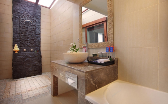Bathroom di Bali Mandira Beach Resort & Spa