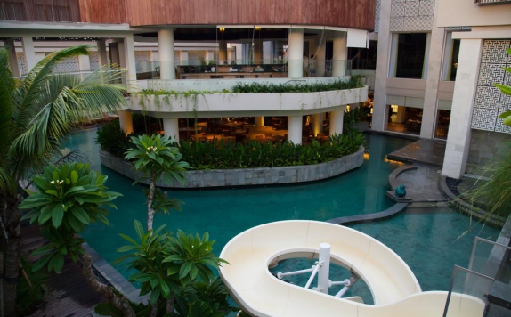 Swimming Pool di Bali Paragon Resort Hotel