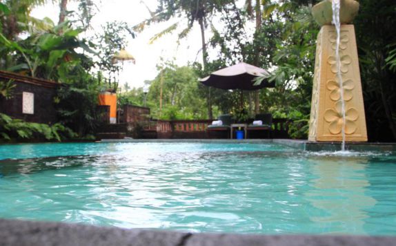 Swimming Pool di Bali Putra Villa