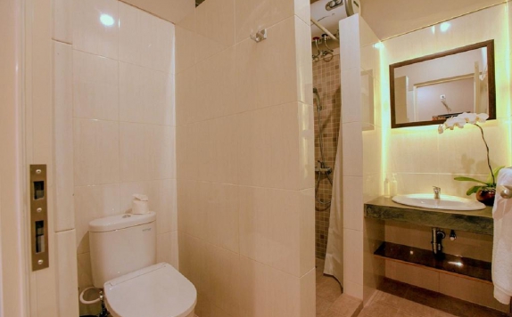 Bathroom di Bali True Living Apartment