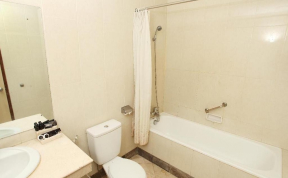 bathroom di Baron Indah Hotel Solo
