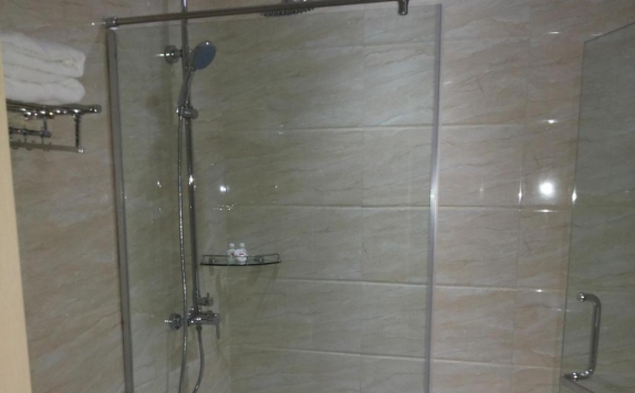 Bathroom di Batam City Hotel
