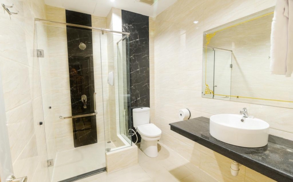 bathroom di Batam Harbour Boutique Hotel & Spa