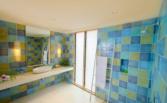 Bathroom di Bayview Gardens Hotel