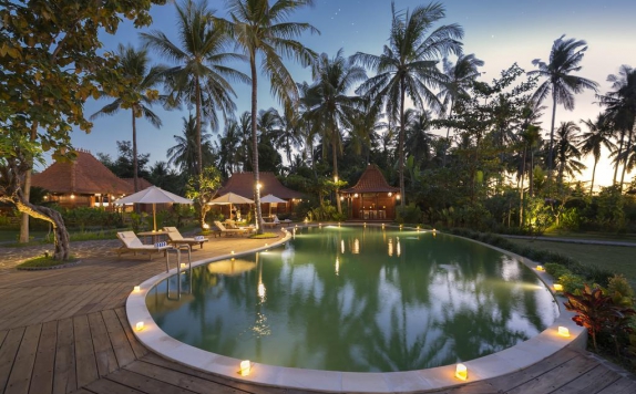 Swimming Pool di Beach Villa Mutiara Lombok