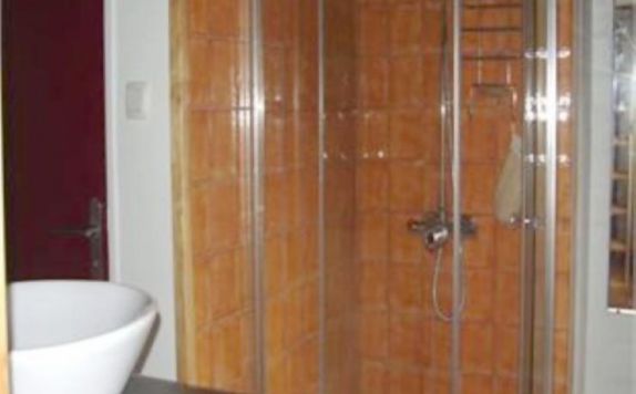Bath room di Benoa Palm Apartment