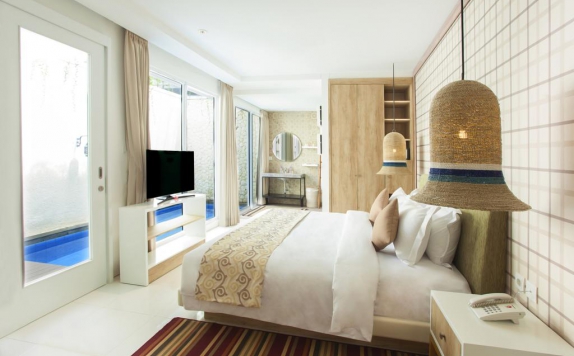 Tampilan Bedroom Hotel di Benoa Sea Suite and Villas