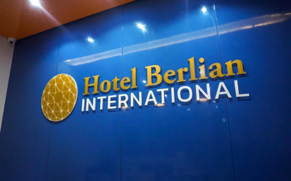 Eksterior di Berlian International Hotel