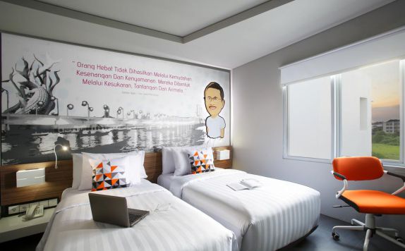 guest room twin bed di Berry Biz Hotel