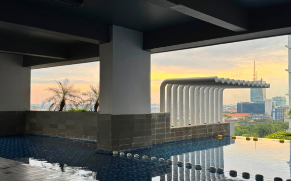 swimmingpool 2 di BeSS Mansion Hotel Surabaya