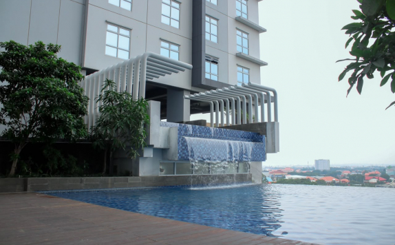 swimmingpool di BeSS Mansion Hotel Surabaya