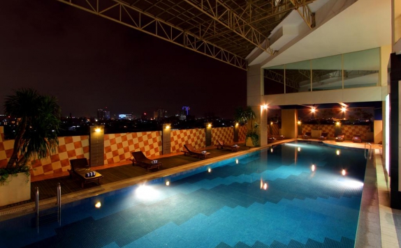 swiming pool di Best Western Mangga Dua Hotel & Residence