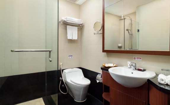 Bathroom di Best Western Plus Makassar Beach