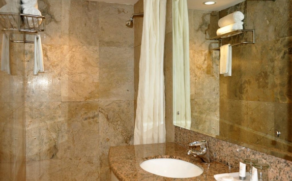 Bathroom di Beverly Hotel Batam