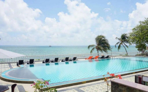 Swimming pool di Bintan Agro Beach Resort and Spa