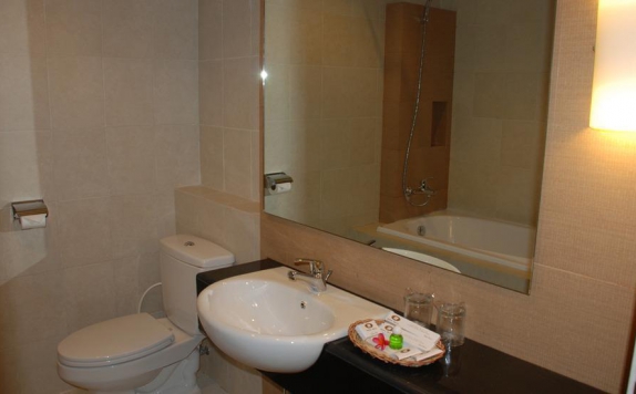 Bathroom di Bintang Mulia Hotel & Resto