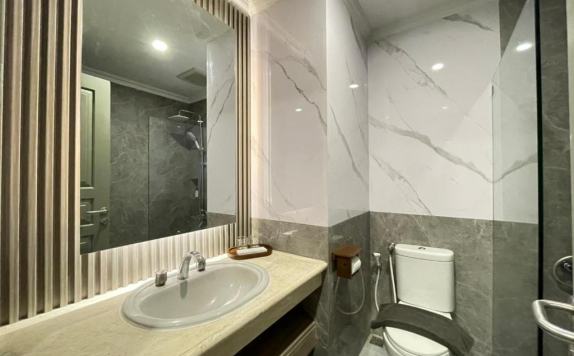 Bathroom Hotel di Bisanta Bidakara Hotel