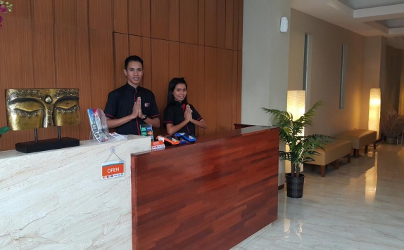 receptionist di Biz Ambon Hotel