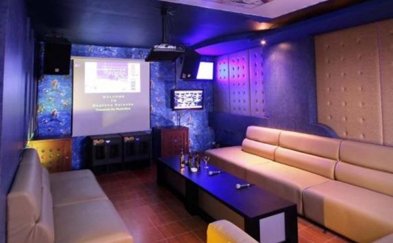 karaoke di Blue Atlantic International Hotel