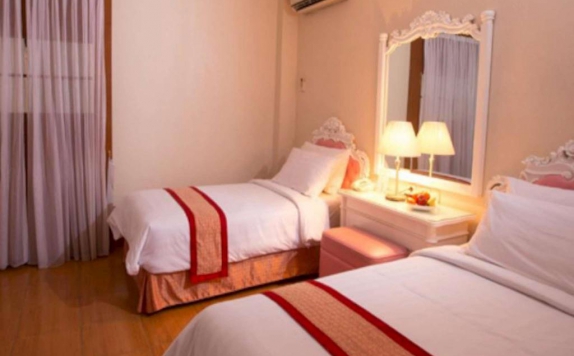 guest room twin bed di Braja Mustika Hotel & Convention Centre
