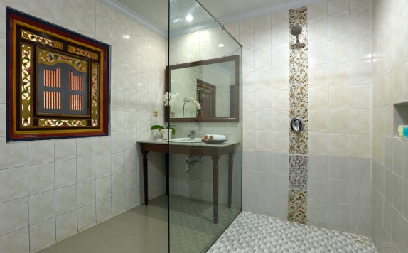 Bathroom di Bumas Hotel