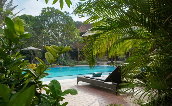 Swimming pool di Bumas Hotel