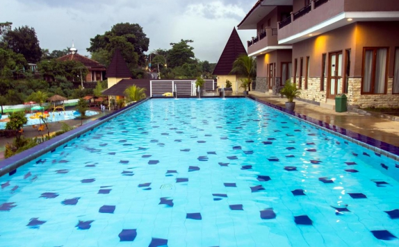 Swiming Pool di Bumi Gumati Convention Resort