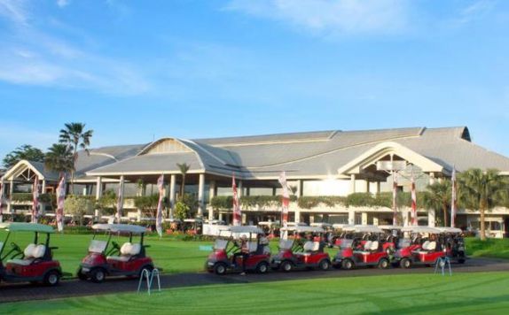 Surrounding di Bungalow Padang Modern Golf