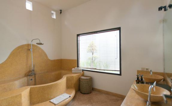 Bathroom di BVilla + Pool
