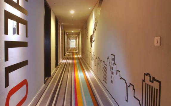 Koridor di Cabin Hotel Jakarta