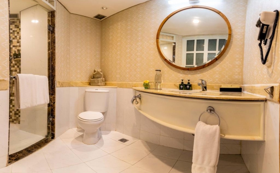 Tampilan Bathroom Hotel di Camakila Tanjung Benoa Bali