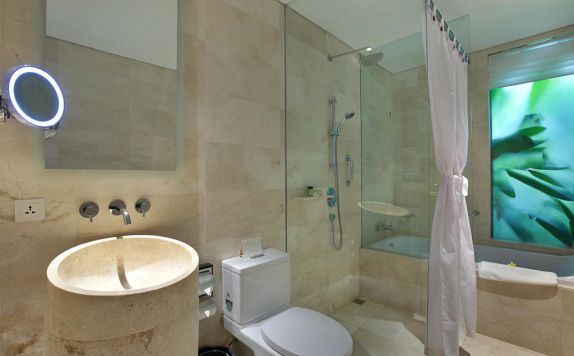 bathroom di CANDI BEACH RESORT & SPA BALI