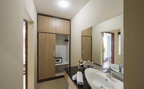 Tampilan Bathroom Hotel di Casa Dasa Bali
