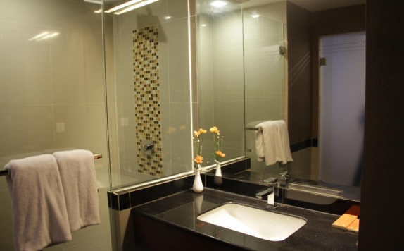 Bathroom di Cavinton Hotel