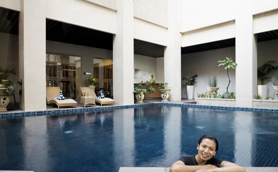 Swimming Pool di Cavinton Hotel