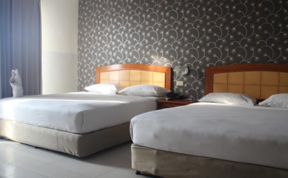 guest room twin bed di Celebes Manado Hotel