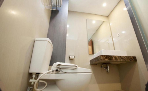 Bathroom di Cempaka Hill Hotel Jember Managed by Dafam