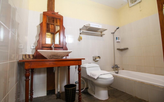 Bathroom di Cempaka Villa Borobudur