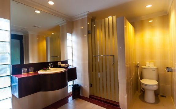 bathroom di Champlung Mas Legian