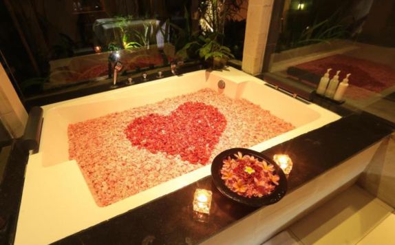 Bathroom di Chandra Kirana Luxury Villas & Spa