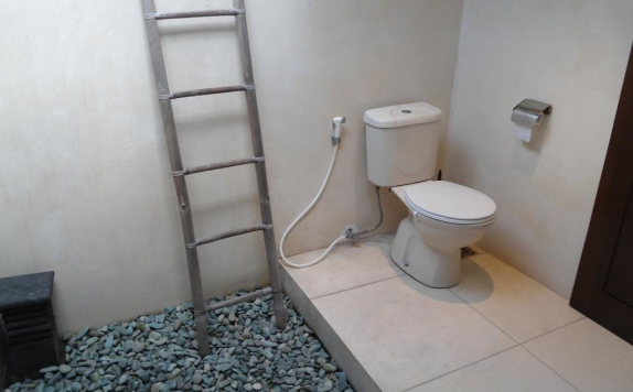 Tampilan Bathroom Hotel di Chantal Villas Bali