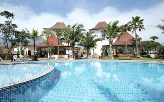 Swimming Pool di Ciptaningati Culture Hotel