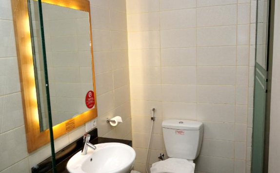 Bathroom Hotel di Citihub Hotel @Abepura