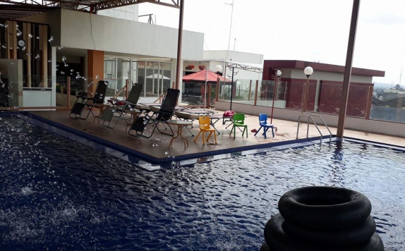 Swimming pool di City Hotel Tasikmalaya
