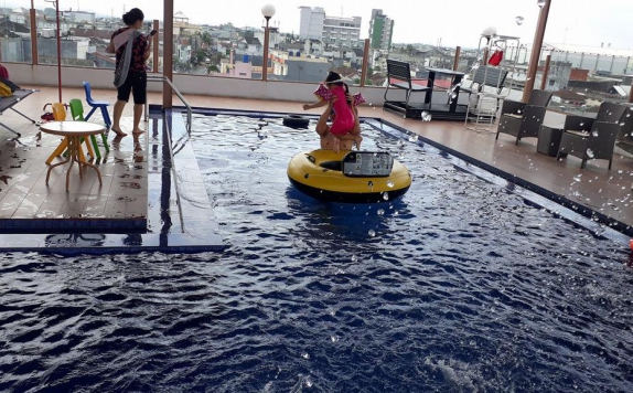 Swimming pool di City Hotel Tasikmalaya