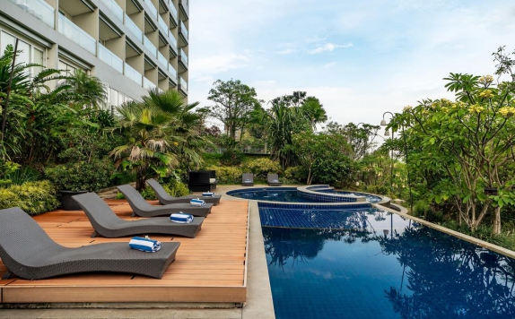Swimming Pool di Clove Garden Hotel Bandung