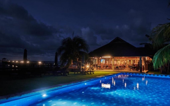 Swimming Pool di Cocotinos A Boutique Dive Resort & Spa