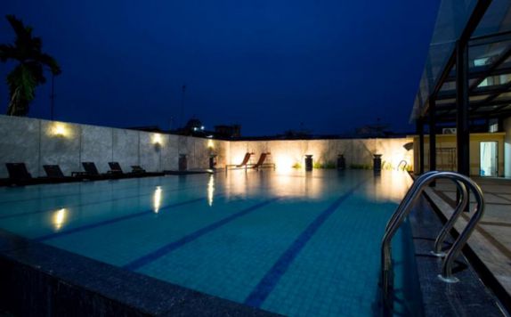 swimming pool di Comfort Hotel Dumai