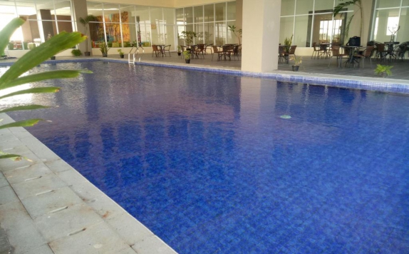 swimming pool di Continent My Tower Hotel