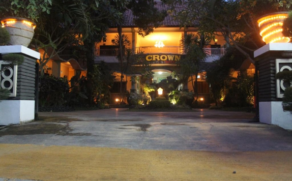 Eksterior di Crown Hotel Lombok
